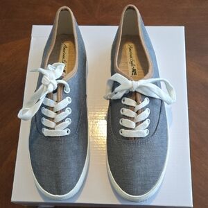 American Eagle Outfitters Women's Charcoal Sneakers with White Laces